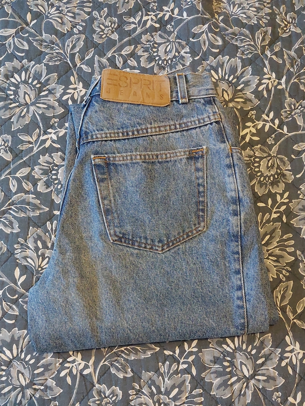 Esprit High Waisted Jeans Size 7, 26 Waist
